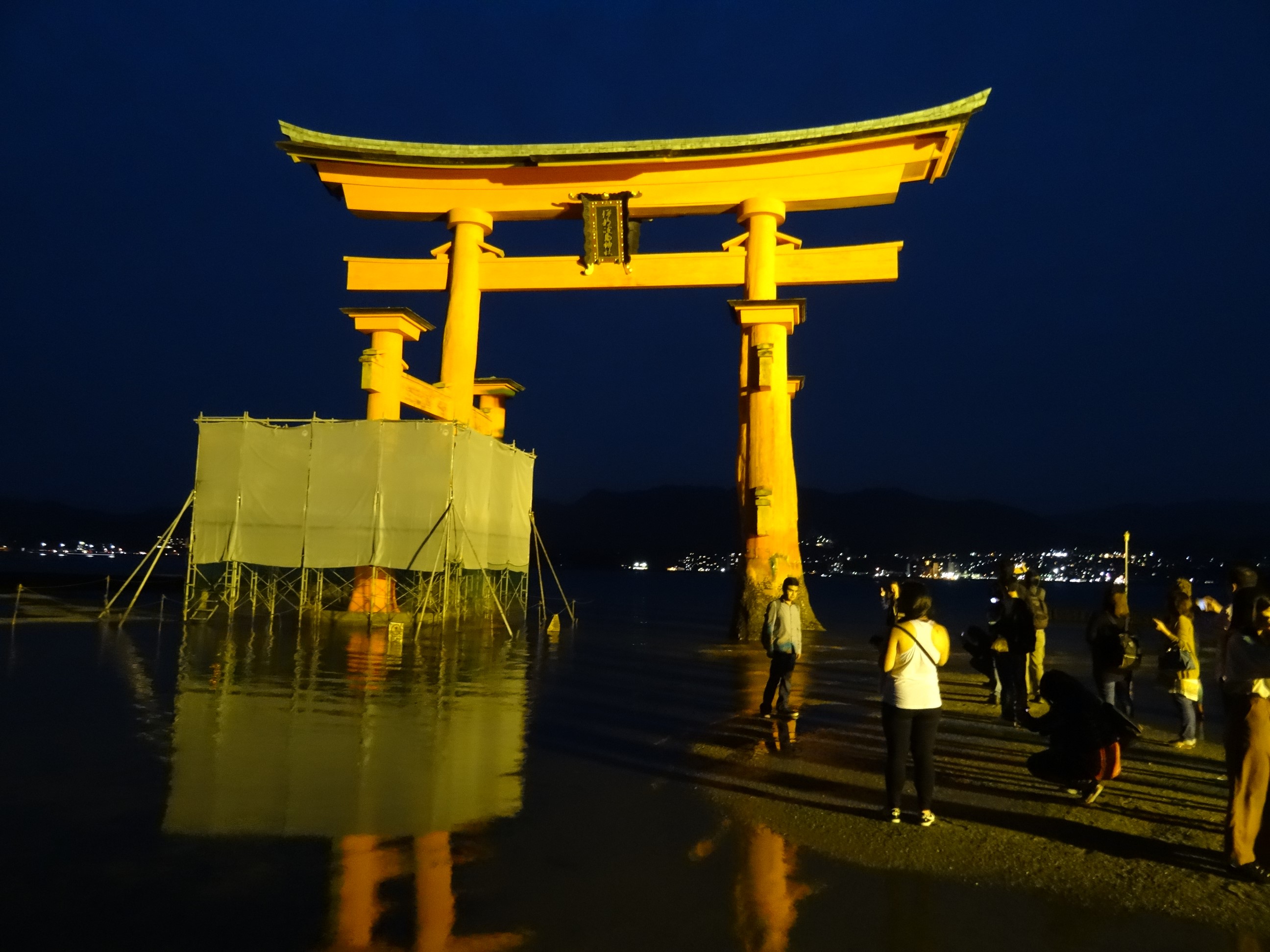 torii miyajima nuit