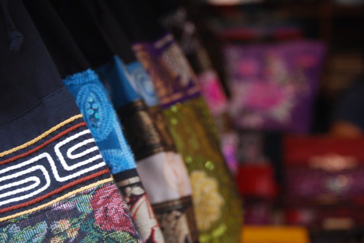 Quels sont les vêtements « homme » clés à avoir dans son armoire pour être tendance ?